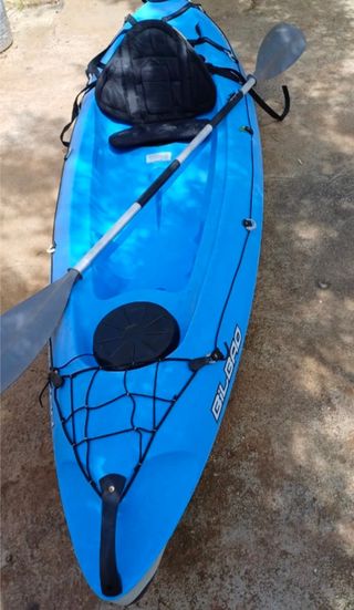 Kayak Bilbao Azul, con remo y chaleco.