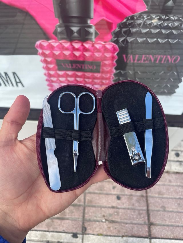 Kit manicura compacto Valentino - como nuevo