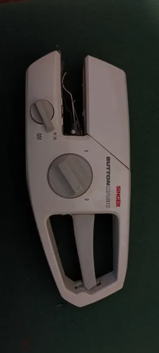 Máquina Singer para coser botones