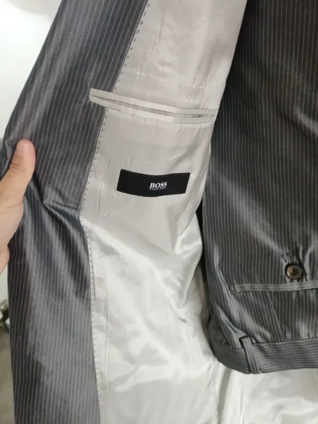 Traje Hugo Boss Gris y Morado