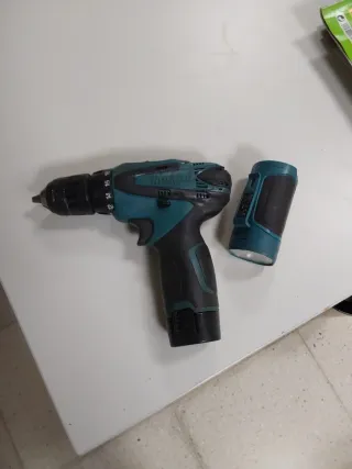 TALADRO ATORNILLADOR MAKITA BATERIA Y LINTERNA 