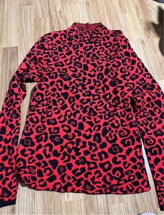 Jersey animal print rojo y negro