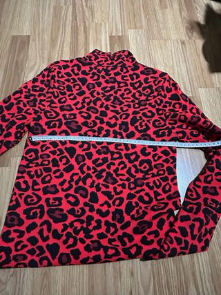 Jersey animal print rojo y negro