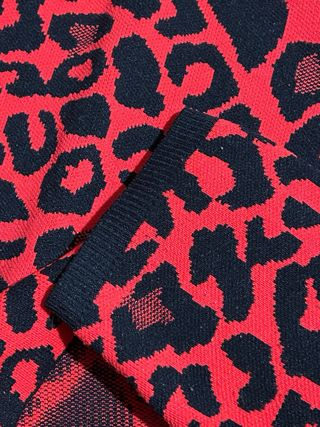 Jersey animal print rojo y negro