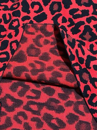 Jersey animal print rojo y negro