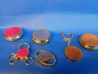 Lote de 3 Ceniceros de Bolsillo Dorados y llaveros