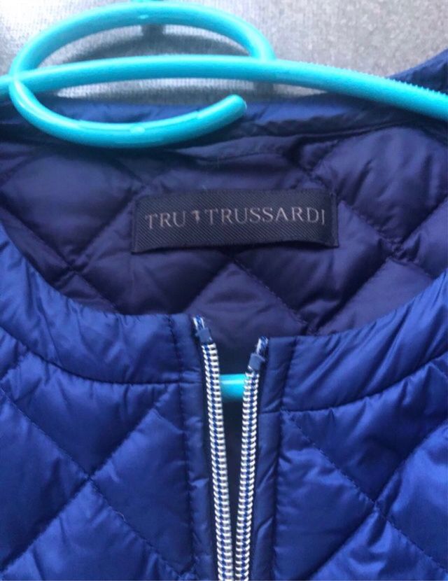 Chaqueta Trussardi azul plumas