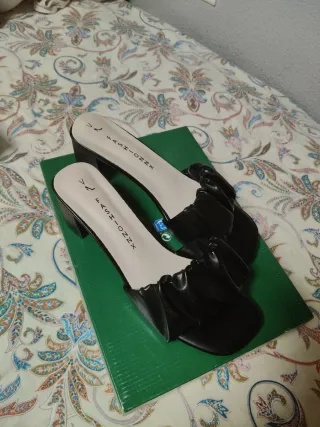 Zapatos negros de tacón bajo