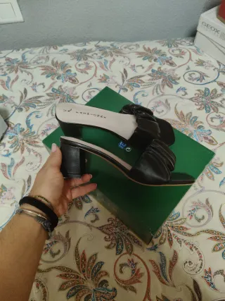 Zapatos negros de tacón bajo