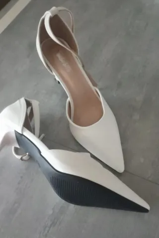 Scarpe da sposa bianche eleganti