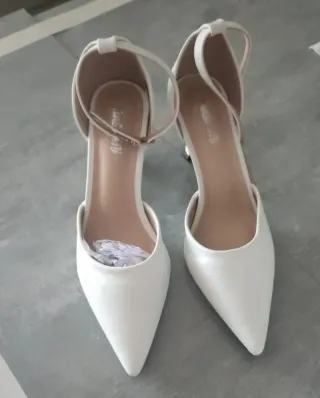 Scarpe da sposa bianche eleganti