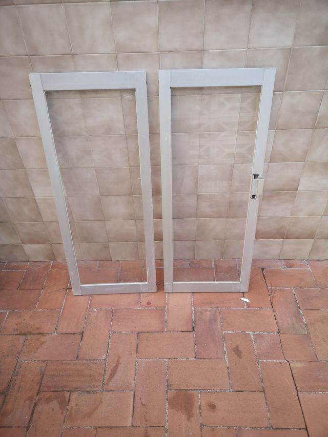 Puerta y 2 ventanas de aluminio