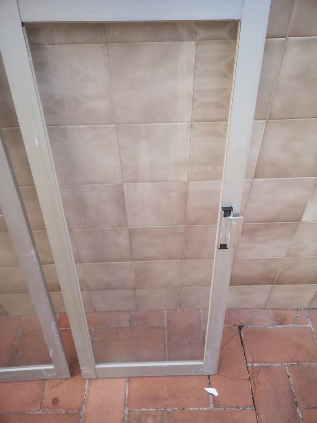 Puerta y 2 ventanas de aluminio