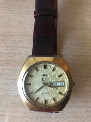 Reloj Jaz Quartz Dorado MIE 3