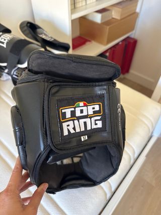 Casco de lucha libre negro