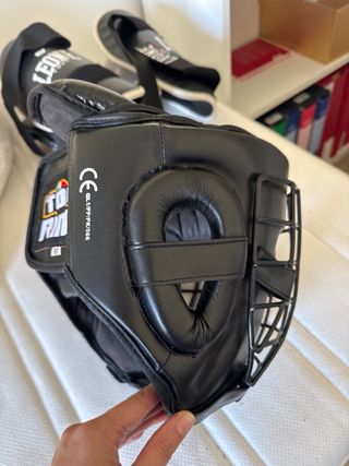 Casco de lucha libre negro