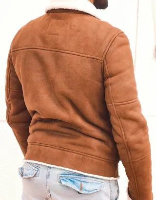 Chaqueta marrón con forro blanco