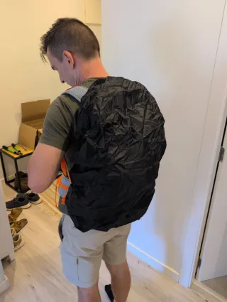 Mochila senderismo gris y naranja