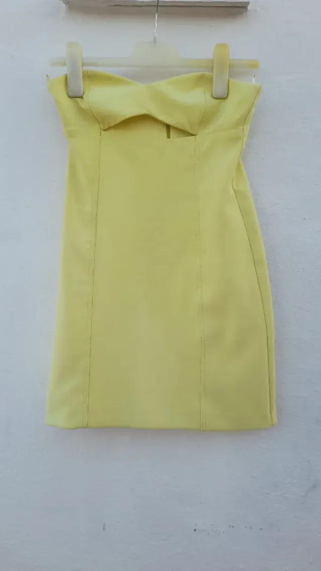 Vestido Zara palabra de honor amarillo