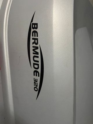 Cofre de techo Bermude 320 con barras de montaje