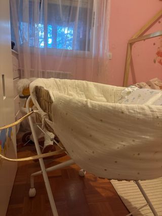 Moisés de mimbre para bebé