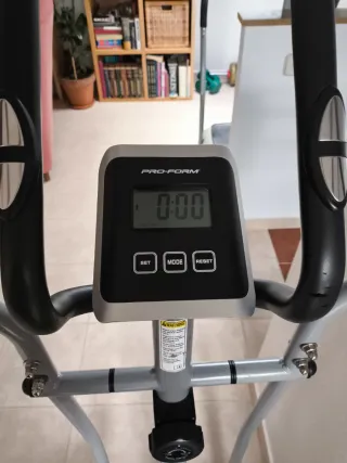 Elíptica gris y negra. Mecánica