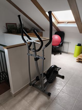 Elíptica gris y negra. Mecánica