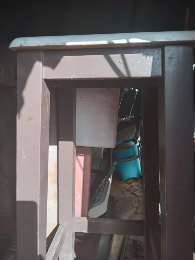 2 Mesas Bar Altas de Madera y  4 Taburetes