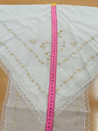 Mantelle per neonati in batista bianca con pizzo dorato