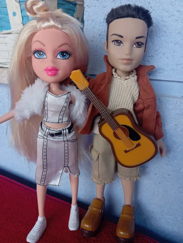 Pareja de muñecos Bratz cantantes y guitarista