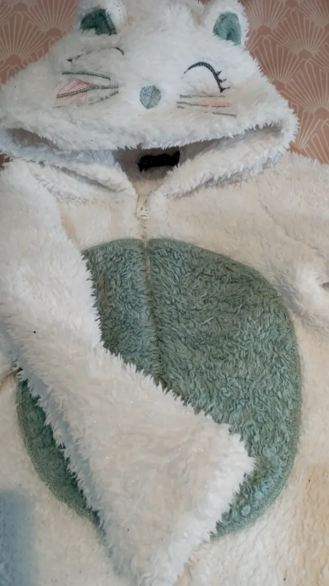 Mono niña peluche con capucha.pijama para dormir