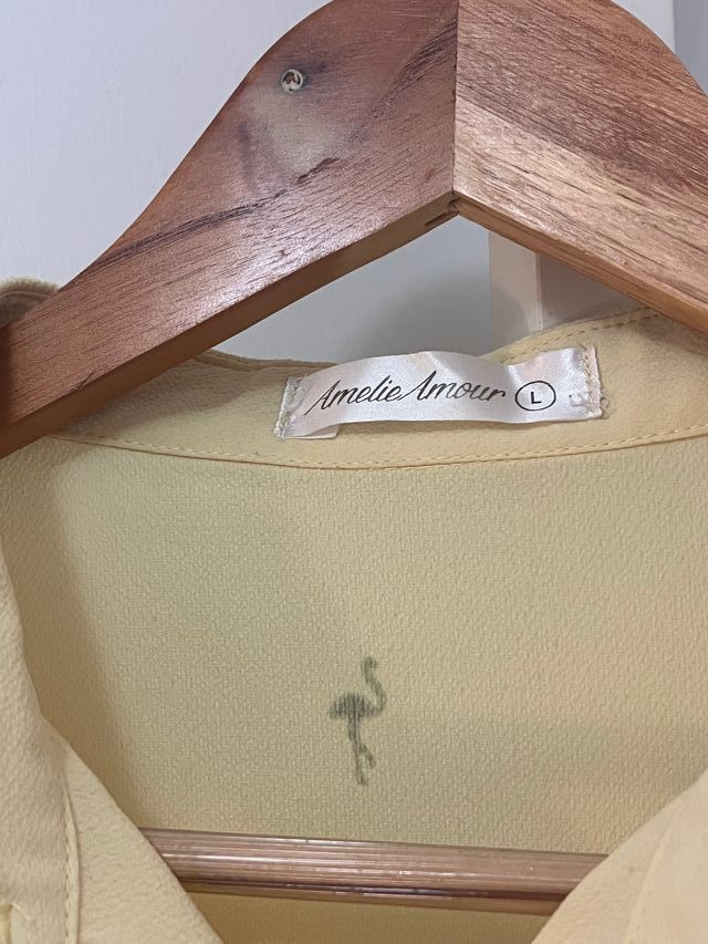 Camisa amarilla con flamencos