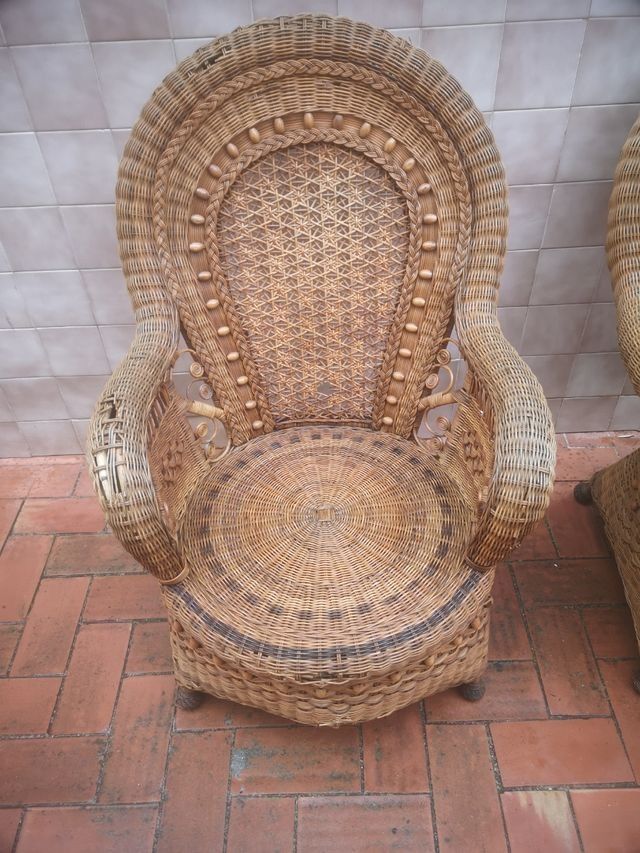Precio por dos sillones señoriales de mimbre. Se v