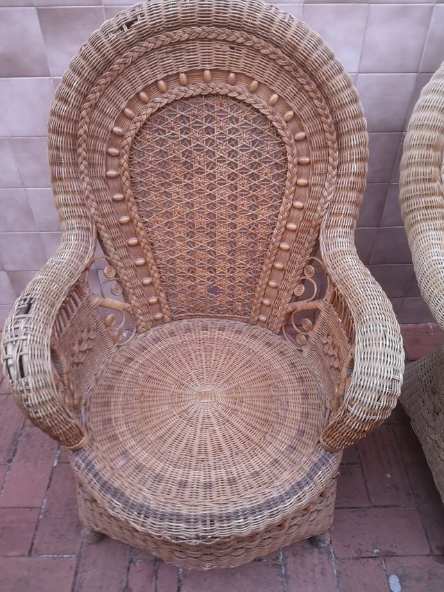Precio por dos sillones señoriales de mimbre. Se v