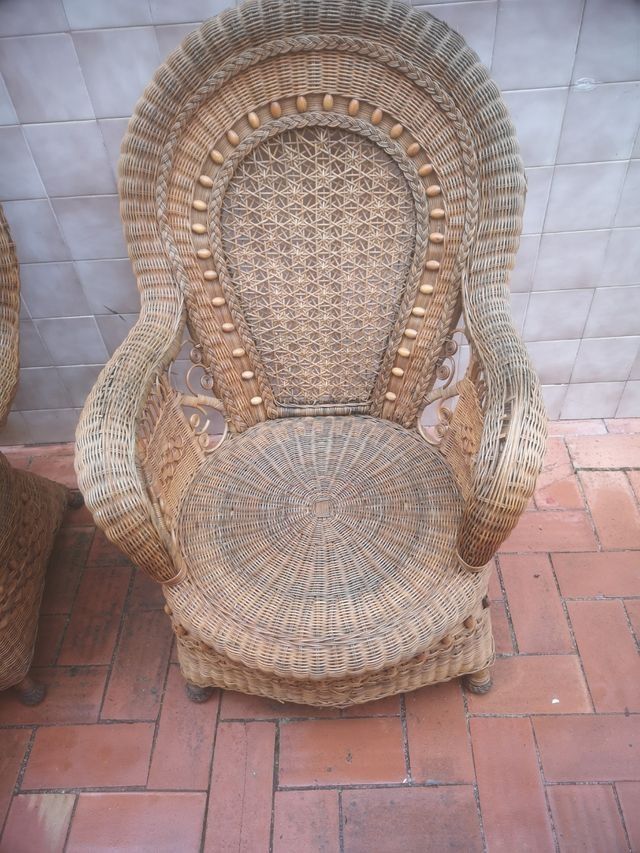Precio por dos sillones señoriales de mimbre. Se v