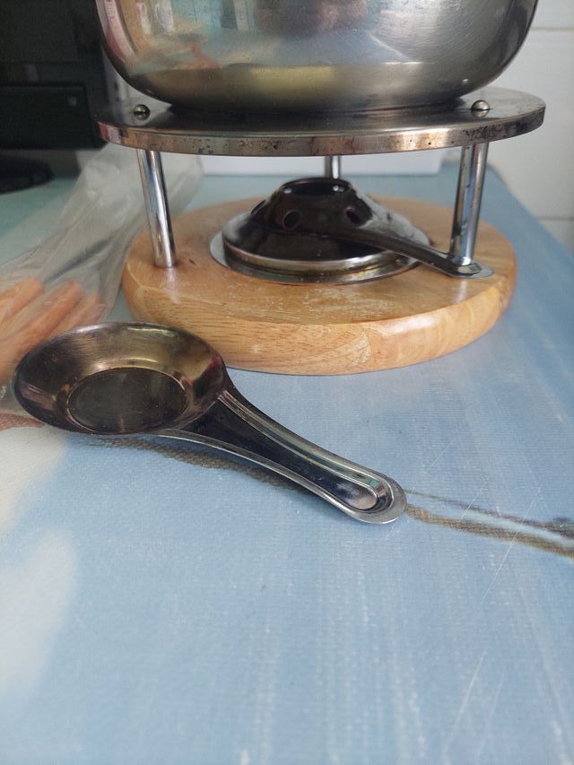 Set fonduta in metallo, plastica e legno