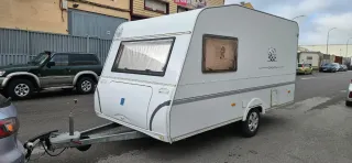 Caravana Knaus Sport 400 con toldo y placa solar