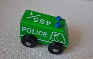 Coches de madera variados