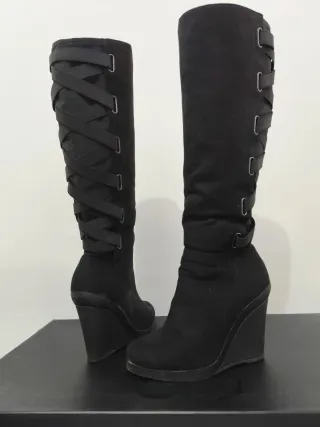 Stivali neri camoscio con tacco zeppa