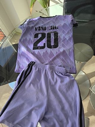 Equipación Real Madrid Niño Vinicius 20.Talla 8-10
