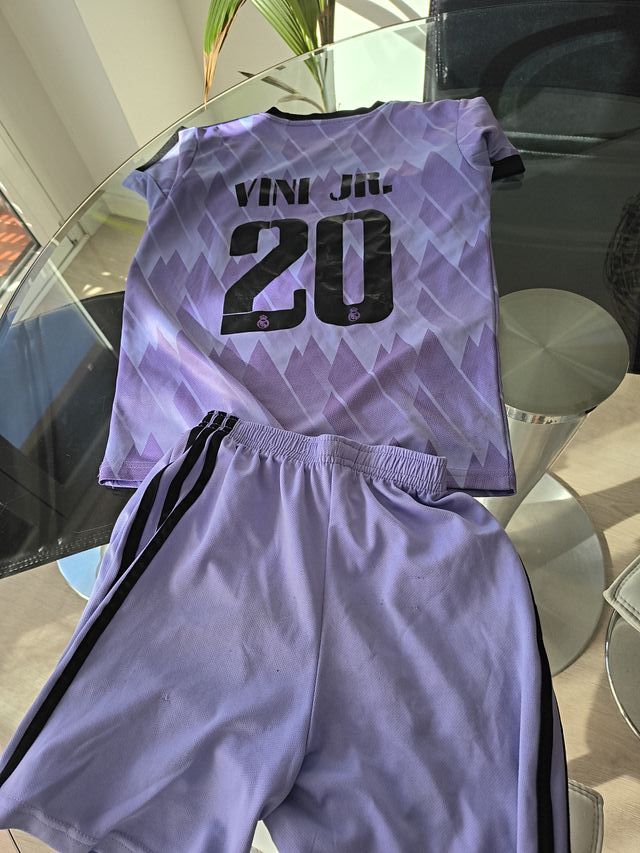 Equipación Real Madrid Niño Vinicius 20.Talla 8-10