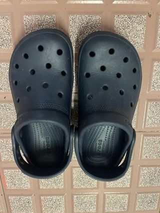 Crocs niño talla J1 azul marino