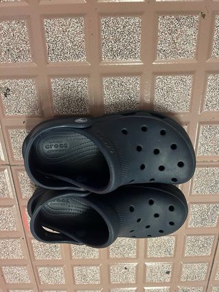 Crocs niño talla J1 azul marino