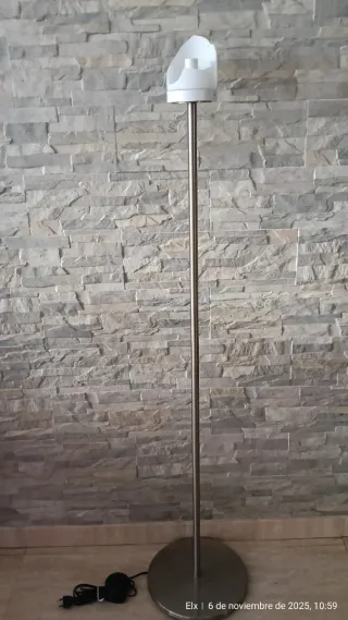 Lámpara de pie regulable