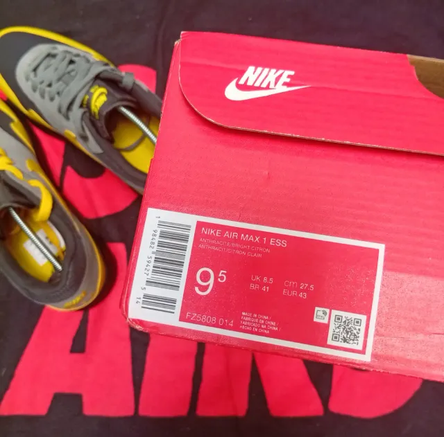 Nike Air Max 1 ESS Batman 2.0 Gris Amarillo