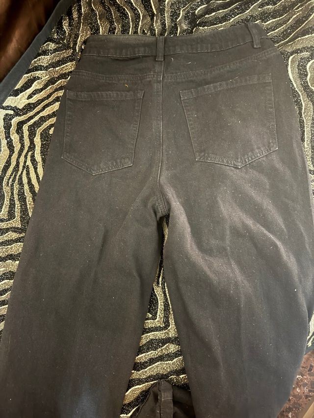 Pantalón vaquero negro con pedrería