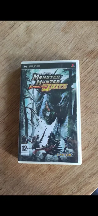 Monster Hunter Freedom Unite versione PSP in spagnolo