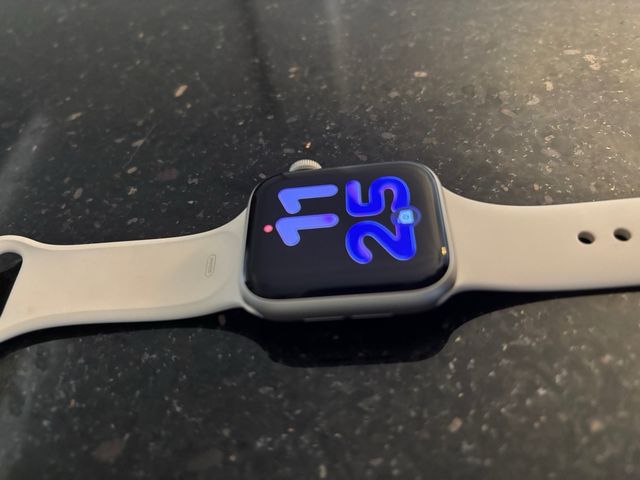 Apple Watch SE Beige/Plata