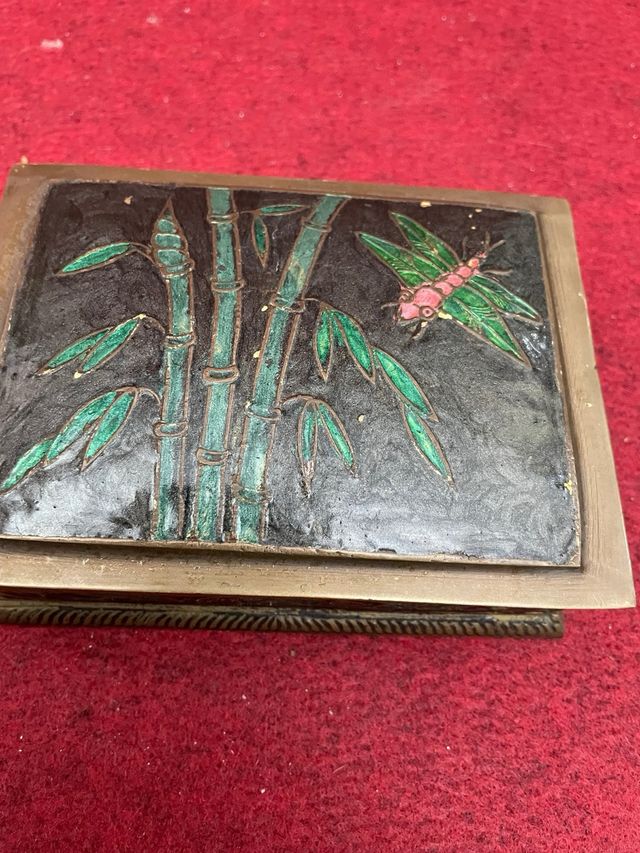 ANTIGUA CAJA DE BRONCE JAPONESA ESMALTADA