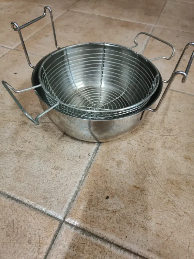 Freidora manual de metal